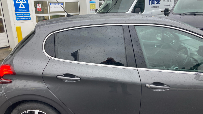 Peugeot 208 1.2 PureTech 82 Tech Edition 5dr [Start Stop] Petrol Hatchback